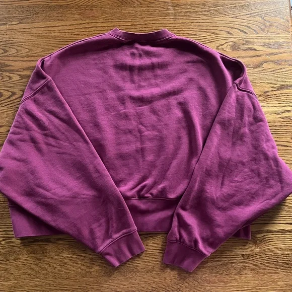 Women’s Nike Phoenix Fleece Oversized Crop Crewneck Sweatshirt - Picture 3 of 5